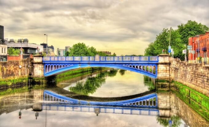Dublin: Private Exclusive History Tour With a Local Expert. - Meeting Point and Duration