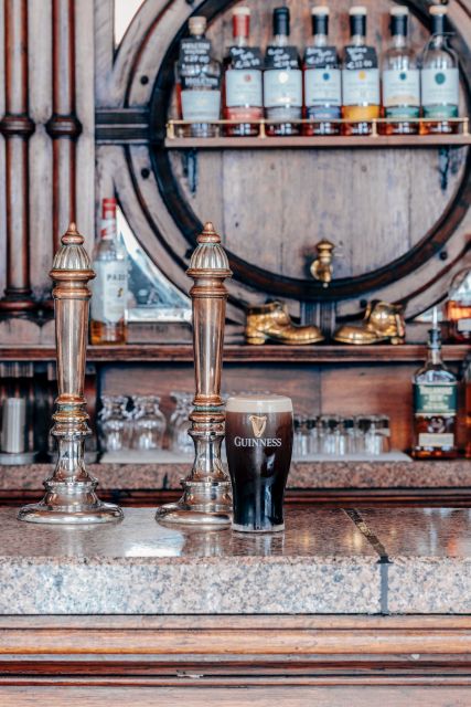 Dublin: Sip & Stroll Whiskey History Walking Tour With Lunch - Whiskey History and Distilling in Dublin