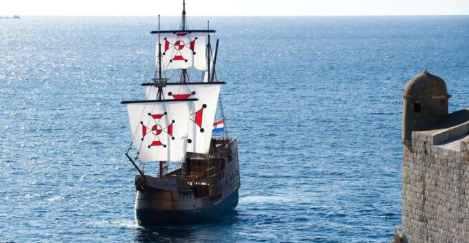 Dubrovnik: 2-Hour Panoramic Cruise & Historical Walking Tour - Guided Walking Tour of Old Town