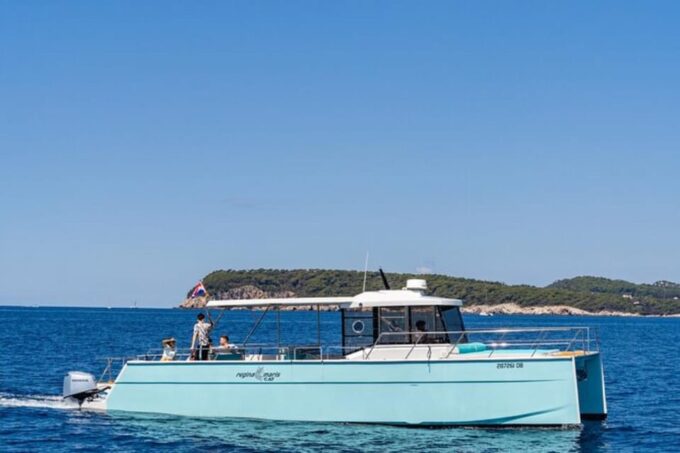 Dubrovnik: Blue Cave Catamaran Tour With Drinks and Snorkel - Visiting the Green Cave