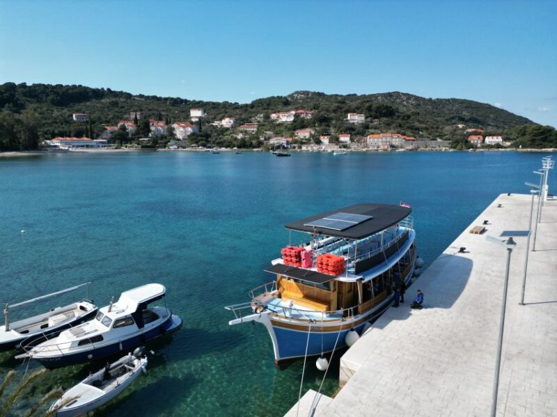 Dubrovnik: Elaphite Islands Cruise With Lunch and Drinks - Language and Guide