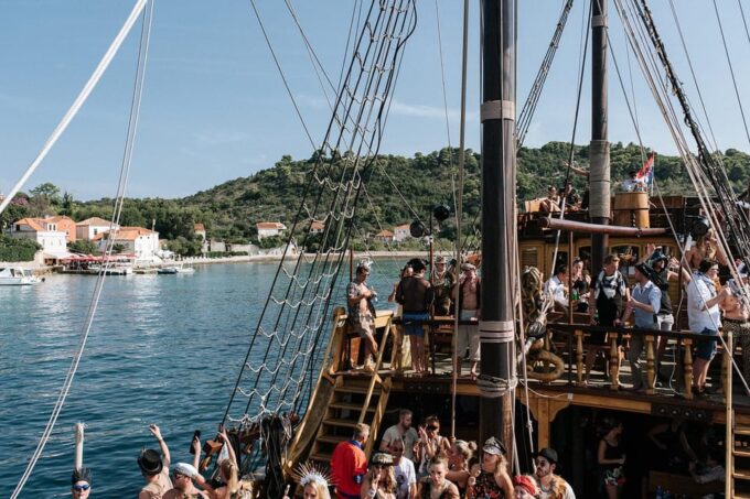 Dubrovnik: Galleon Cruise With a Live Show & Drink at Sunset - Customer Feedback