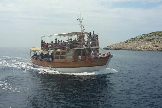 Dubrovnik Islands Boat Tour With Lunch and Unlimited Drinks - Onboard Amenities