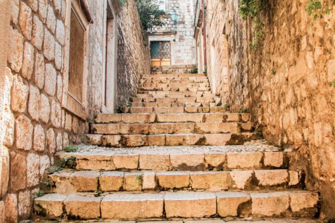 Dubrovnik: Old Town Walking Tour - Key Landmarks and Attractions