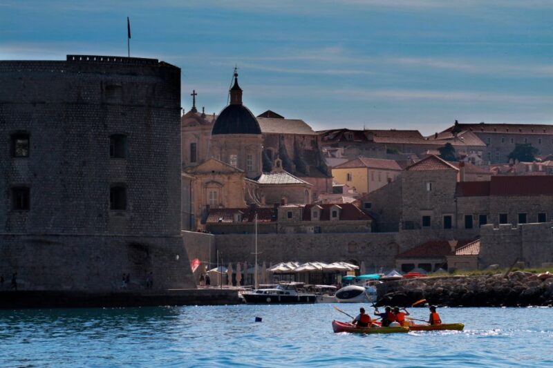 Dubrovnik: Sunset Sea Kayaking Tour With Fruit Snack & Wine - Itinerary and Experience