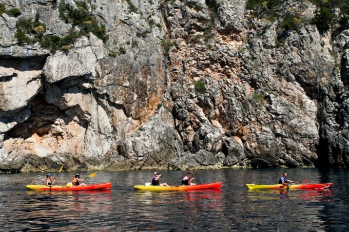 Dubrovnik: Sunset Sea Kayaking Tour With Fruit Snack & Wine - Important Information