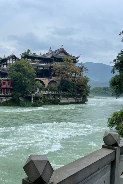 Dujingyan and Mt Qingcheng Day Trip With Taoism Experience - Temples, Pavilions, and Gardens