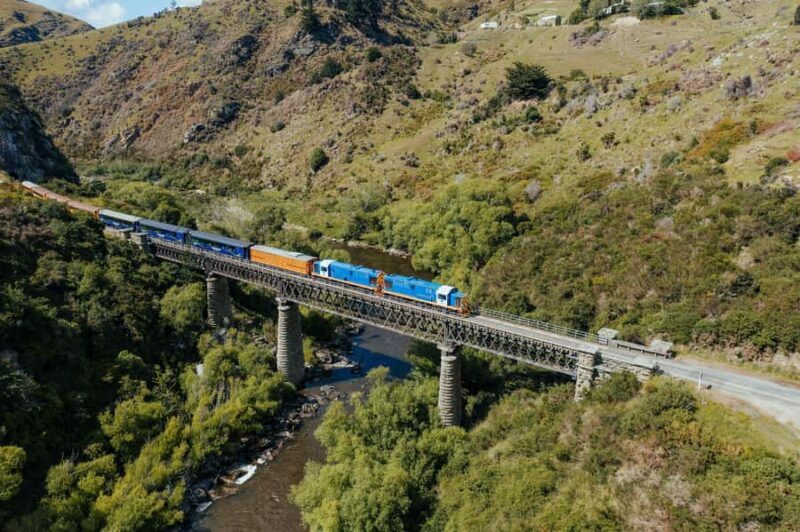 Dunedin: Scenic Railway Tour Through the Taieri Gorge - Onboard Experience and Food