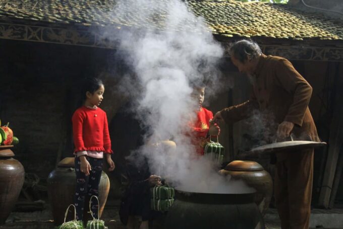 Duong Lam Ancient Village Private Day Tour - Local-Style Lunch