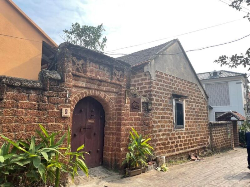Duong Lam Ancient Village Private Day Tour - Lunch in 400-year-old House
