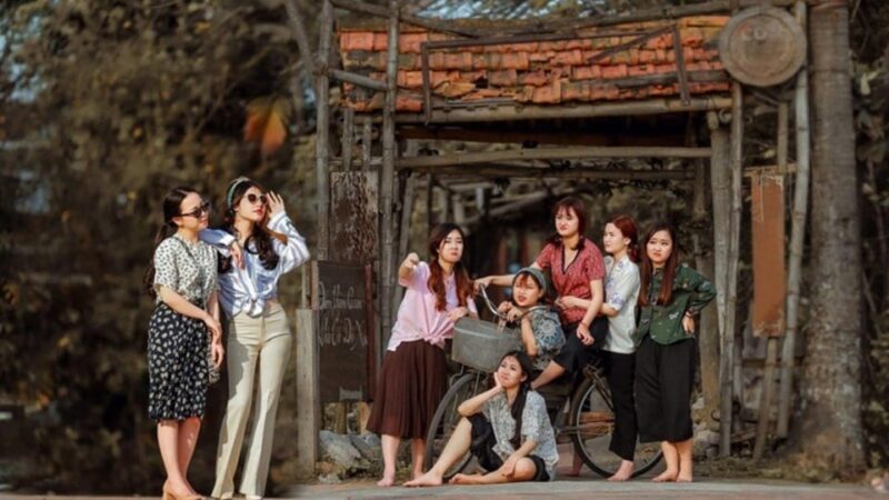 Duong Lam Ancient Village Private Tour In Ha Noi - Experience Highlights