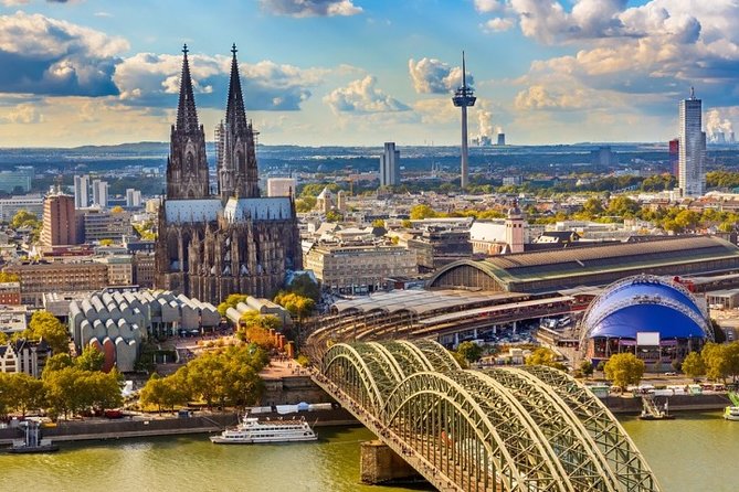 Dusseldorf Airport Transfers : Dusseldorf to Airport DUS in Luxury Car - Convenient Booking Options