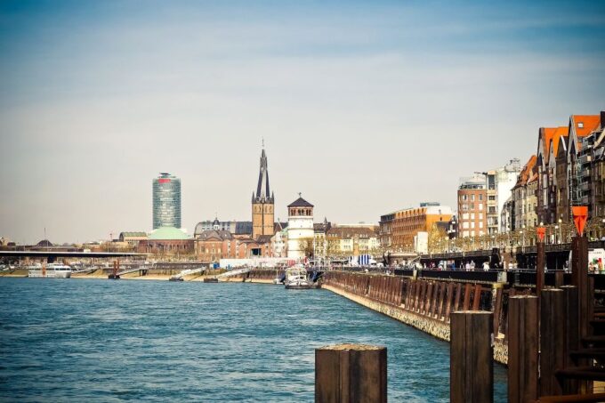 Düsseldorf-Carlstadt: Outdoor Escape Game With Game Master - Pricing Considerations