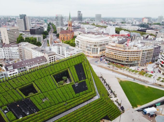 Düsseldorf: Climate Walk - Climate-Friendly Buildings and Structures