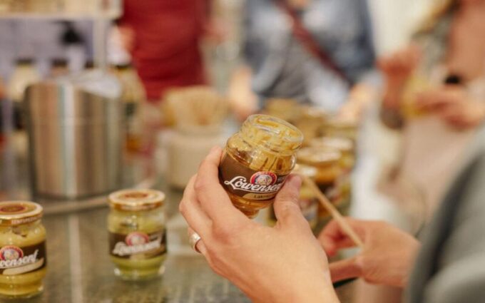Düsseldorf: Culinary Soul Guided Tour - Carlsplatz Market Exploration