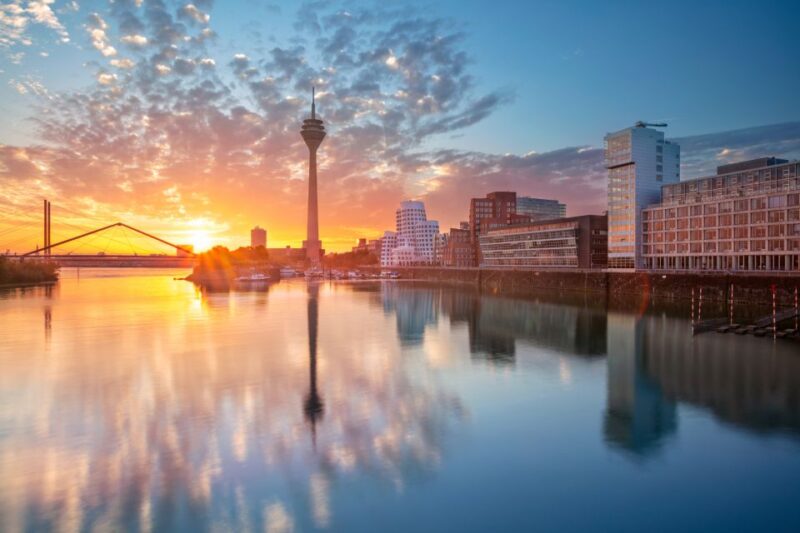 Düsseldorf: First Discovery Walk and Reading Walking Tour - Discover the Highlights