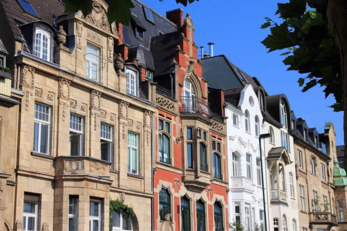 Düsseldorf: First Discovery Walk and Reading Walking Tour - Flexible Itinerary