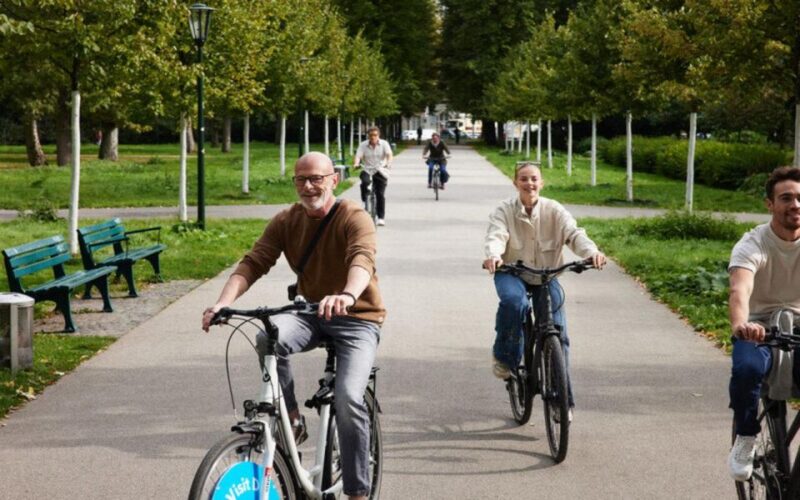 Düsseldorf: Group Biking Adventure - Key Points
