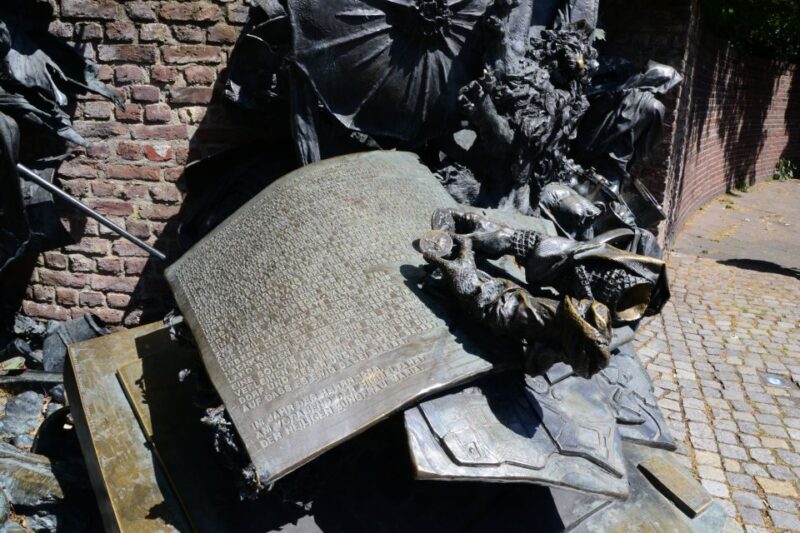 Düsseldorf: Guided Old Town Tour With Beer Break - Duration and Price