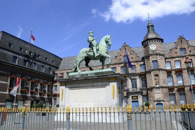 Düsseldorf: Guided Old Town Tour With Beer Break - Payment Options