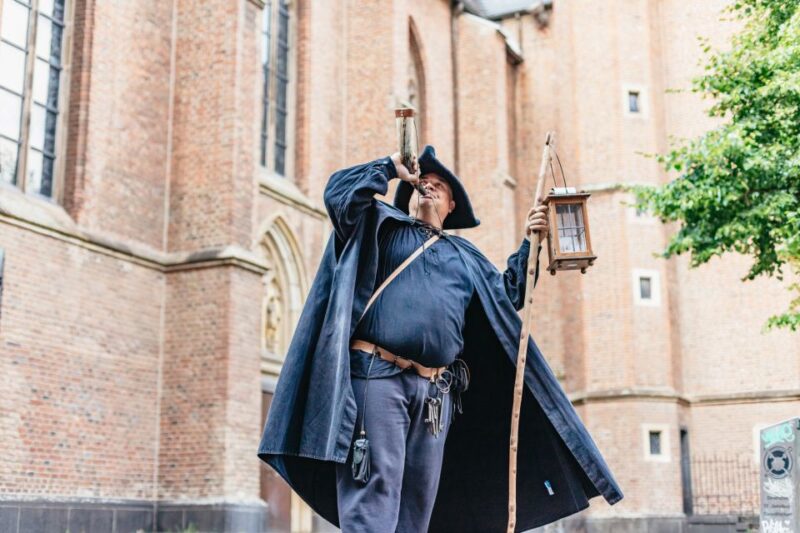 Düsseldorf: Guided Tour With a Night Watchman - Guided Tour Highlights