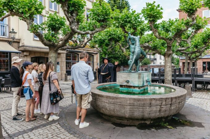 Düsseldorf: Guided Tour With a Night Watchman - Frequently Asked Questions