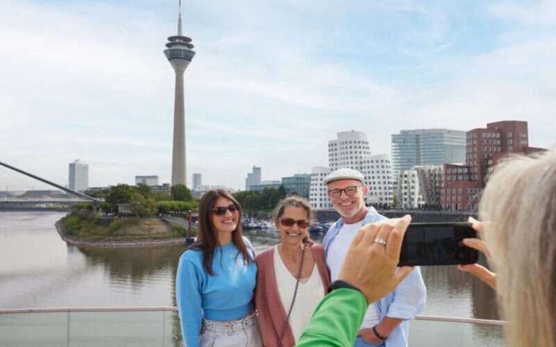 Düsseldorf: Media Harbor Tour - Meeting Point and Availability