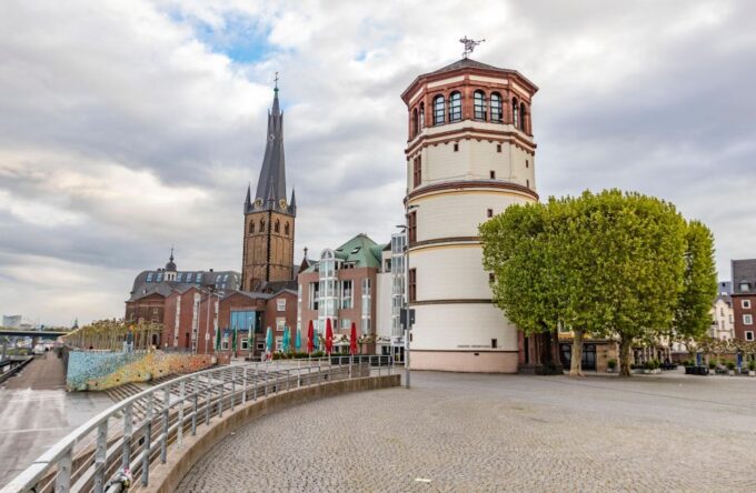 Dusseldorf: Private Architecture Tour With a Local Expert - Exploring Iconic Structures