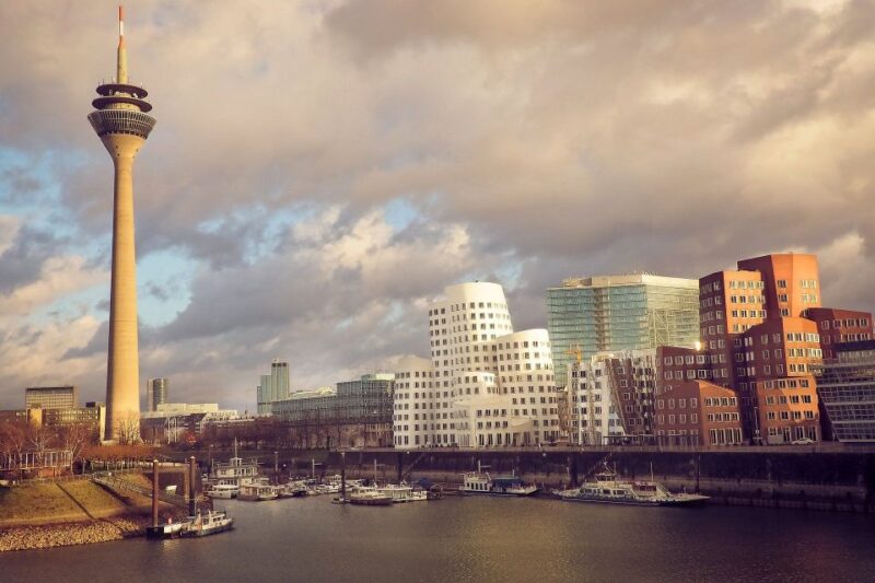 Düsseldorf: Private Christmas Market Tour - Experience Highlights