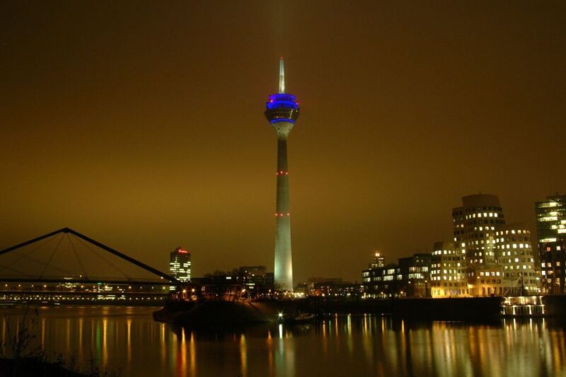 Düsseldorf: Private Walking Tour With a Professional Guide - Iconic Sights