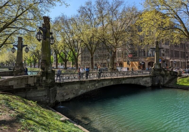 Düsseldorf: Scavenger Hunt and City Sights Self-Guided Tour - Solving Puzzles