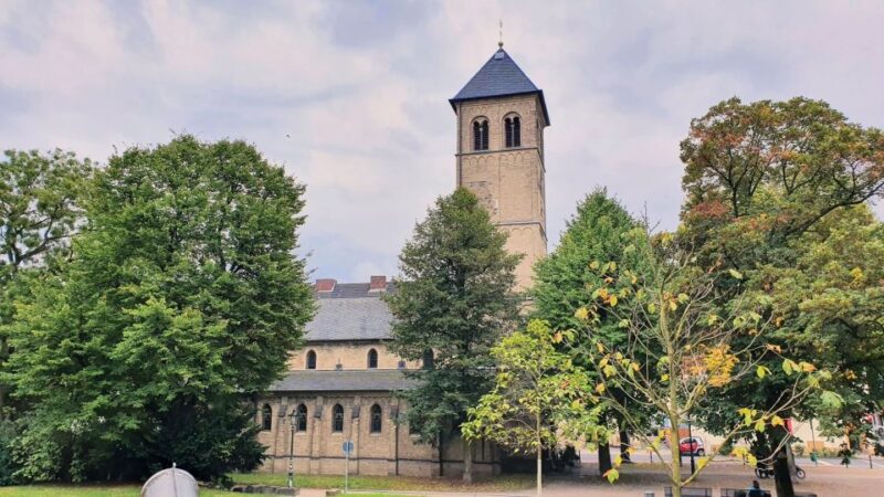 Düsseldorf: Self-Guided Walk Along River Düsseldorf to Old Town - Getting Started