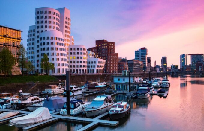 Dusseldorf: Walking Tour With Audio Guide on App - Exploring Dusseldorfs Iconic Sites