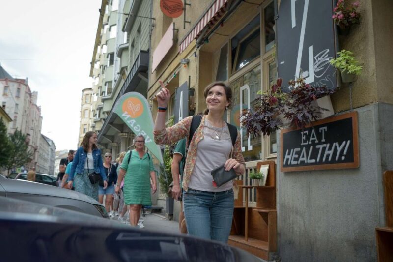 Dutch-Language Walking Tour With Gastronomy in the Old Town - Key Points