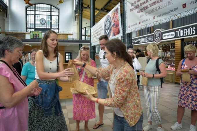 Dutch-Language Walking Tour With Gastronomy in the Old Town - Meeting Point