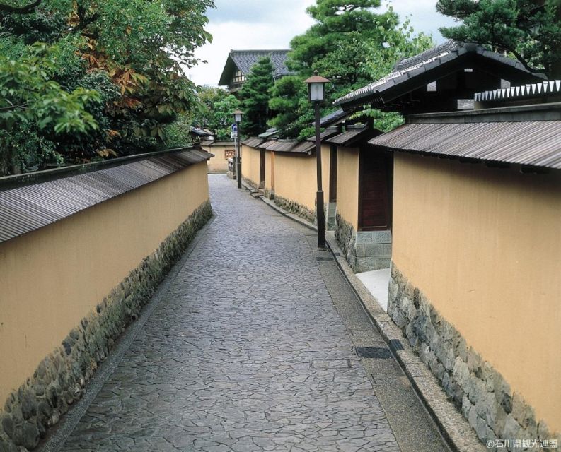 E-Bike Cycling With Guided Tour of KANAZAWA Main & KENROKUEN - Kazuemachi Chaya District Tour