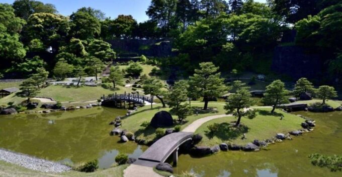 E-Bike Cycling With Guided Tour of KANAZAWA Main & KENROKUEN - Electric Bicycle Riding Highlights