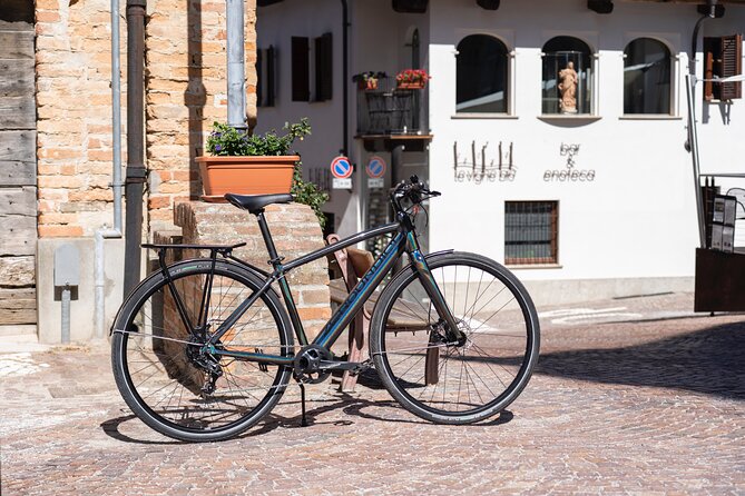E-Bike in the Langhe: Landscapes, Wines and Cuisine. - Exploring Piedmont and Liguria