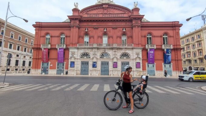 E-Bike Tour to Discover Bari: the Seafront and the Old Town - Interacting With Locals