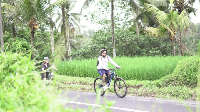 E-Bike: Ubud Rice Terrace & Visit Local Temple Cycling Tour - Frequently Asked Questions