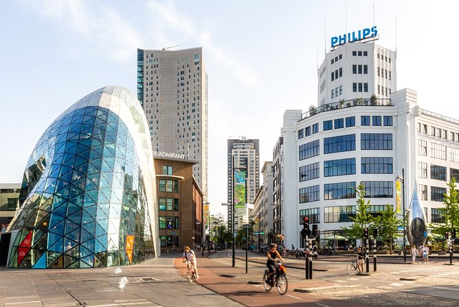 E-Scavenger Hunt Eindhoven: Explore the City at Your Own Pace - Language Options and Group Dynamics