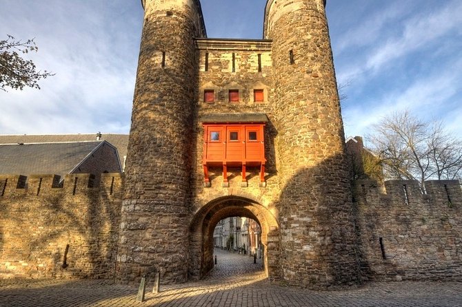 E-Scavenger Hunt Maastricht: Explore the City at Your Own Pace - Game Features and Details