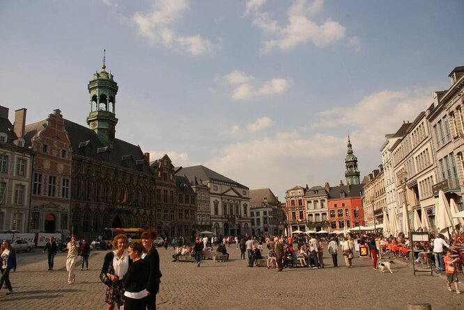 E-Scavenger Hunt Mons: Explore the City at Your Own Pace - Exploring the Grand Place