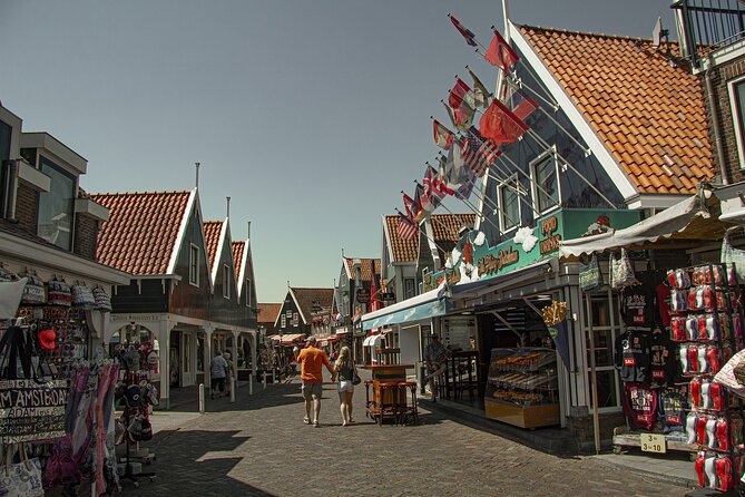 E-Scavenger Hunt Volendam: Explore the City at Your Own Pace - Challenges and Interactive Tasks
