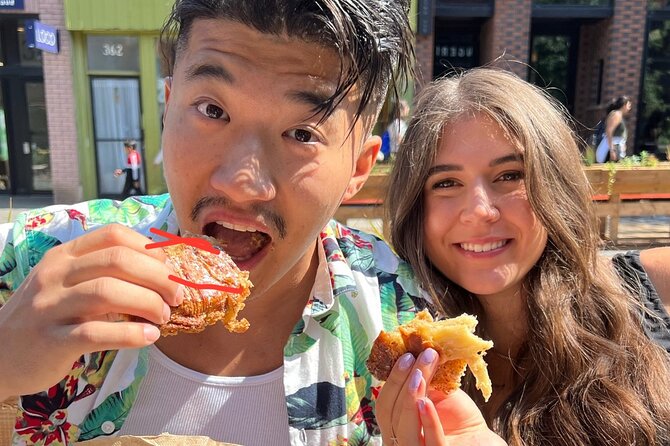 E-Scoot Experience to Indulge in Montréal's Iconic Food Scene - Navigating Dedicated Bike Paths