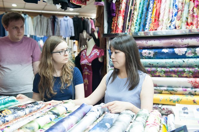 Early Bird Shanghai Street Breakfast Tour And Visit Fabric Market - Visiting the Local Food Market