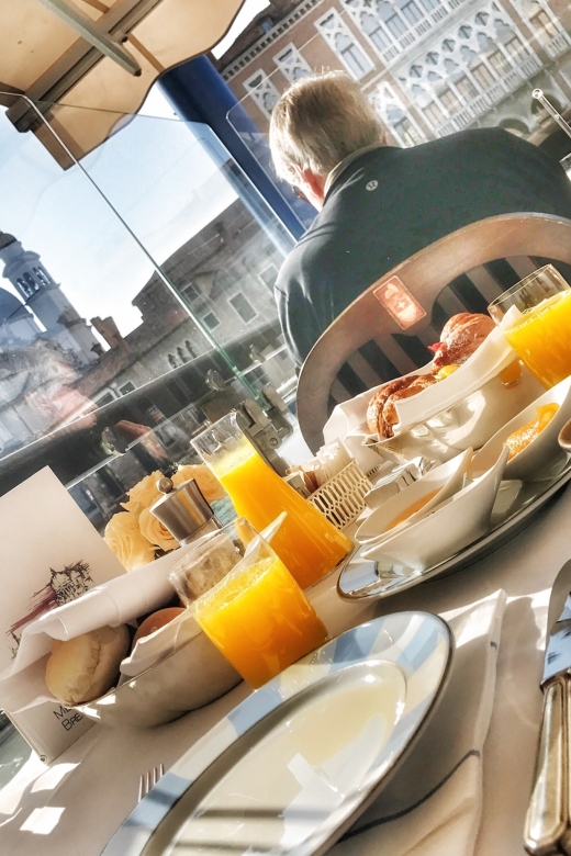 Early Morning Photo Tour and Breakfast in a Luxury Location - Pickup Service