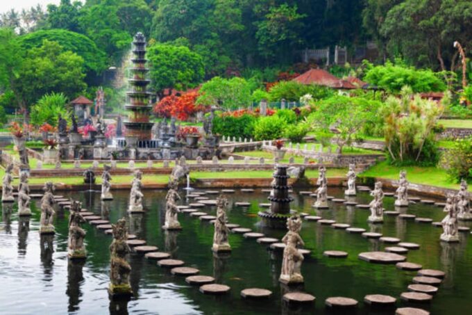 East Bali: Lempuyang Temple, Tirta Gangga, Virgin Beach Tour - Tenganan Village