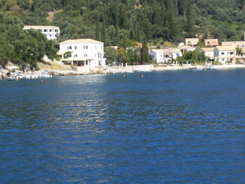 East Coast Cruise - Sightseeing and BBQ Lunch - Key Points