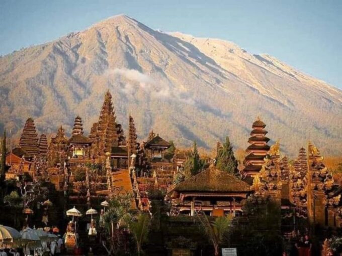 East of Bali: Lempuyang Gate Heaven & Besakih Mother Temple - Tirta Gangga Water Garden